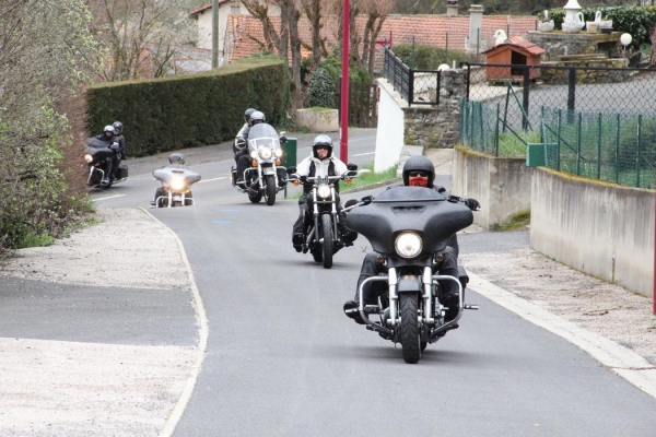 bikers-cussac-sur-loire-31547485E5AE767-404D-916D-15C0-1E922B2A47D9.jpeg